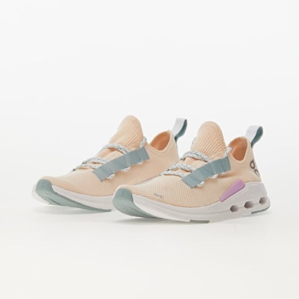 On W Cloudeasy Sneakers - Picture 1 of 16